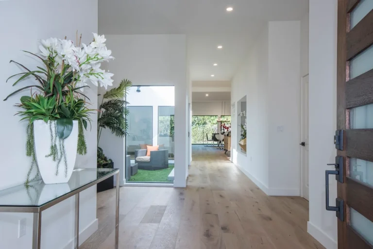 DSC 2827 copy 768x513