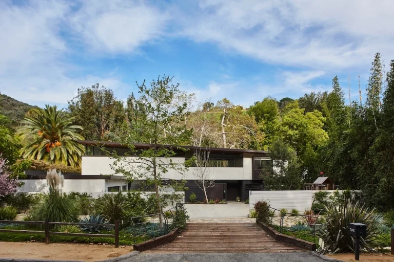 1 mandeville front 768x512