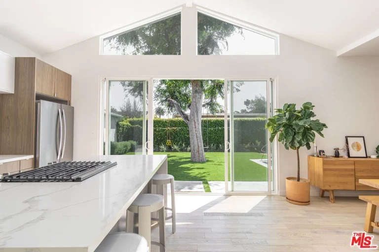 21 695360 10 0 768x512