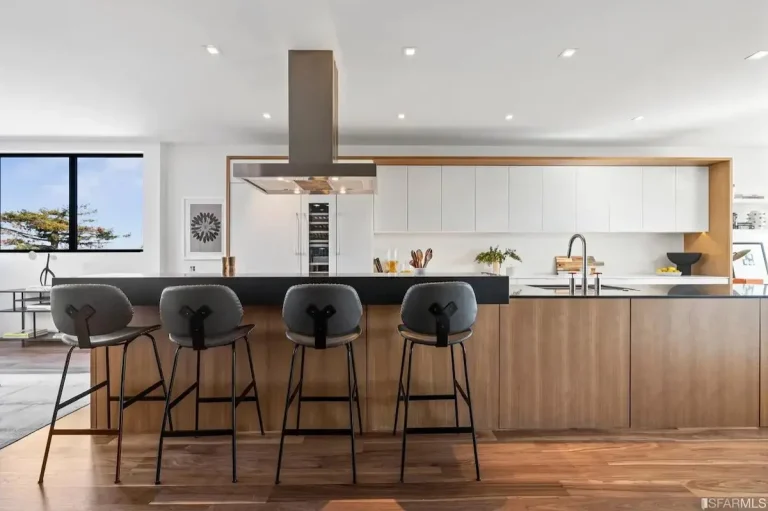 422620352 15 0 copy 768x511