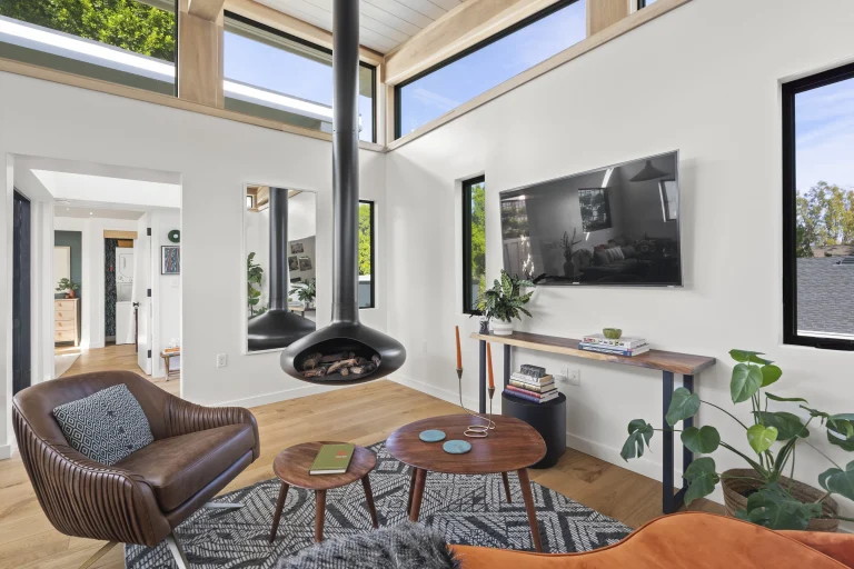 4239 Agnes 29 W 768x512