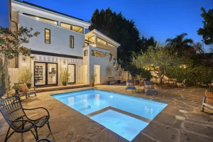 4239 Agnes 46 W Reduced 300x200