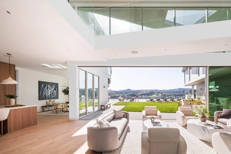 L1410439 WebRes 1 768x513