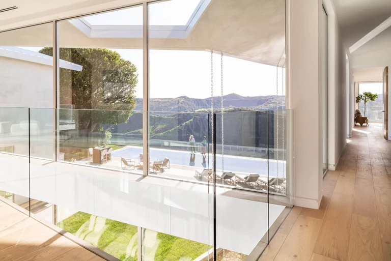 L1410538 WebRes 1 768x513