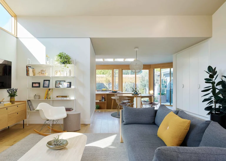 Staud 230128 0145 copy 2 768x549