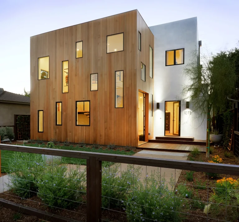 001 NowitaVLR 768x712