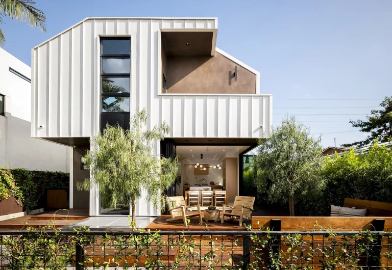 002 822 Superb Paul SelectsVERY LowRes 768x530