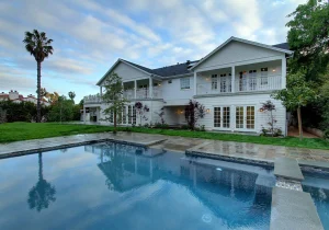 33 FRear 17 1017x710 1 300x210