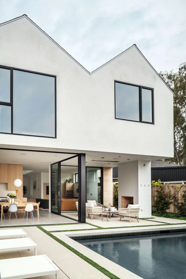 L1090730 Web copy 768x1151