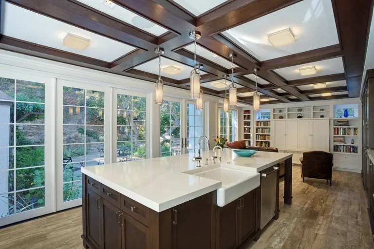 Tradition Tudor kitchen 768x511